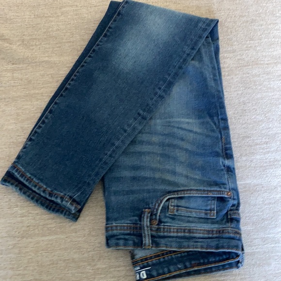 DKNY “Mercer Slim” jeans. Size 33/32 - Picture 8 of 9